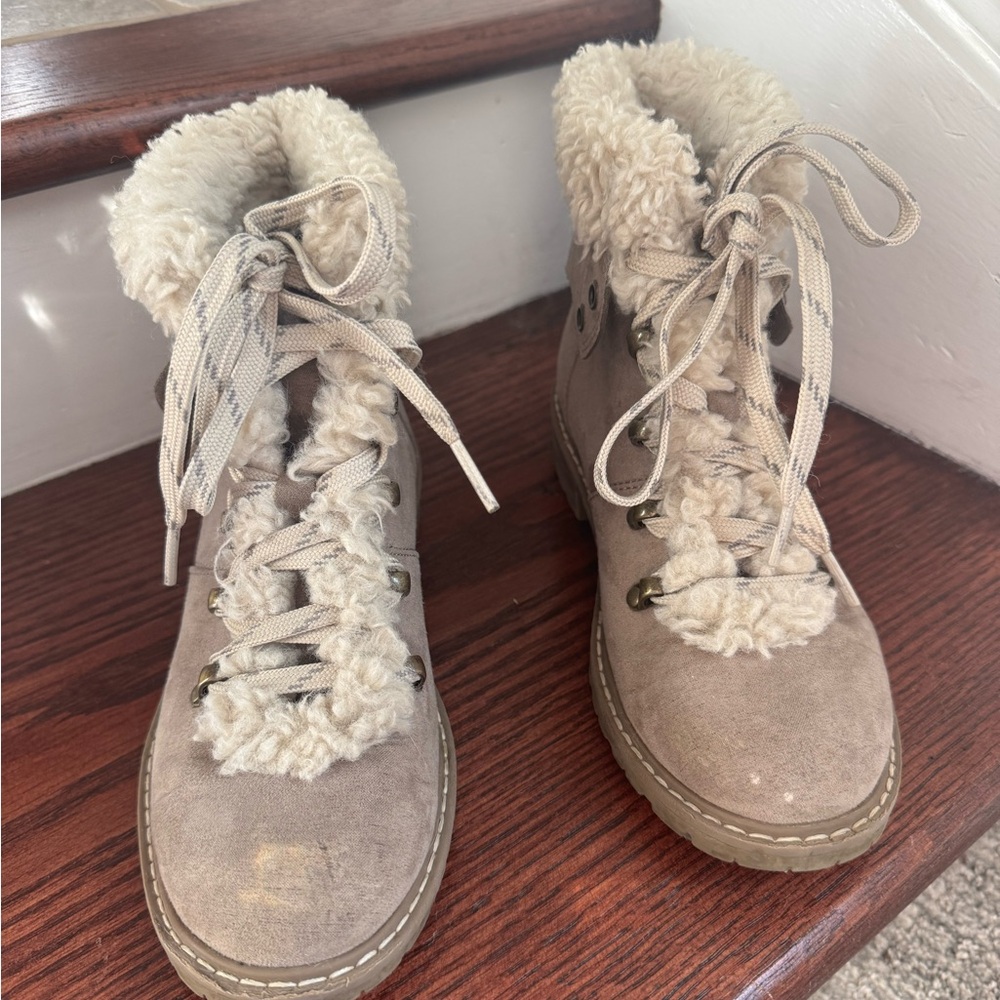 Girls stylish winter shoes